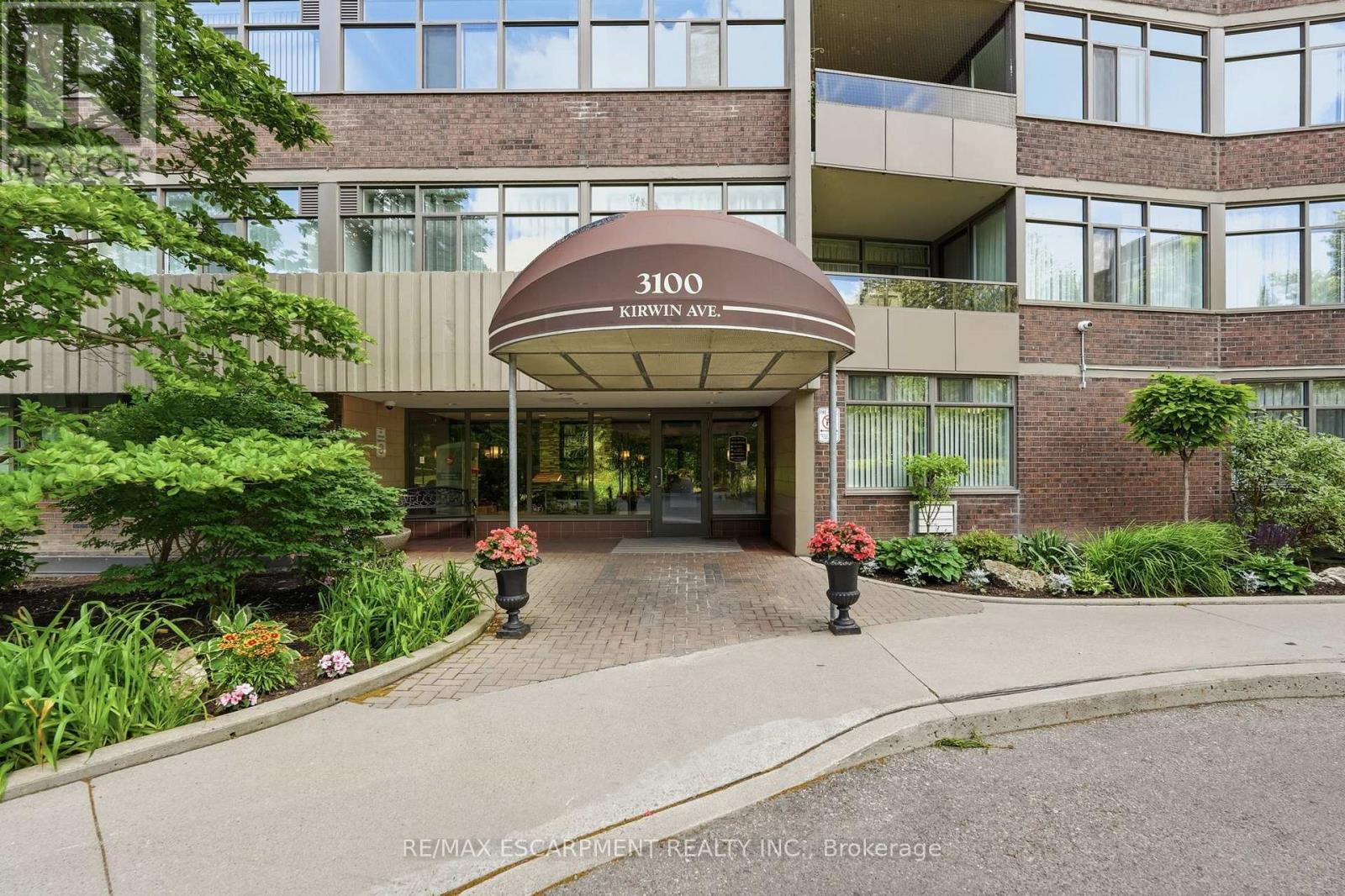 Apartment at 206 - 3100 KIRWIN AVENUE, Mississauga