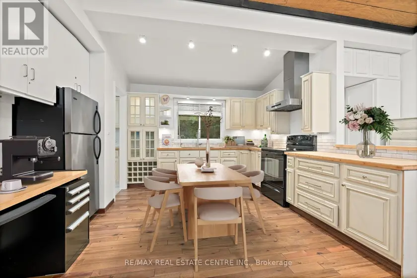 Detached at 19 OLD PAVILLION ROAD, Caledon