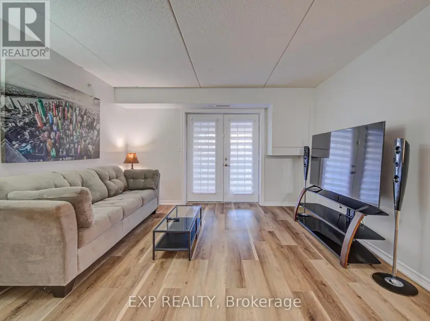 Apartment at 106 - 1490 BISHOPS GATE, Oakville