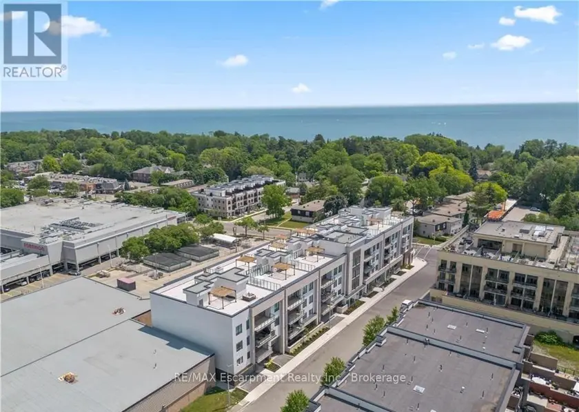Apartment at 303 - 123 MAURICE DRIVE, Oakville