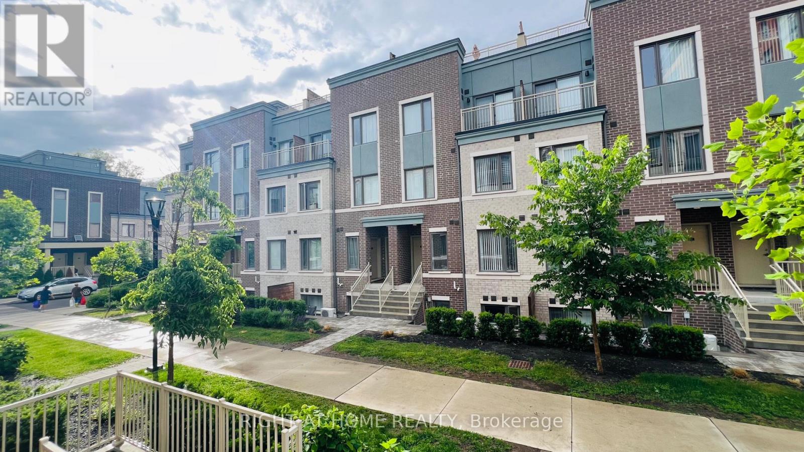 Townhouse at 53 - 5 WILLIAM JACKSON WAY, Toronto