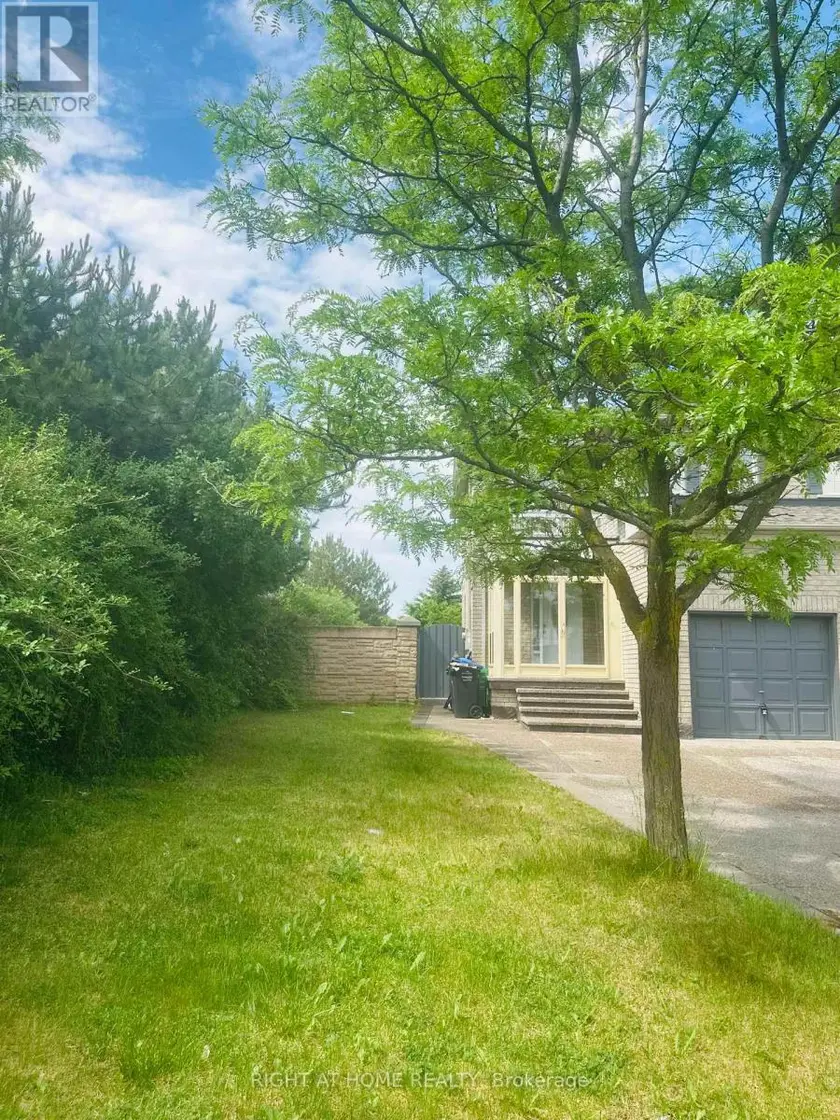 Semi-Detached/Link at 25 LUCIO COURT, Brampton