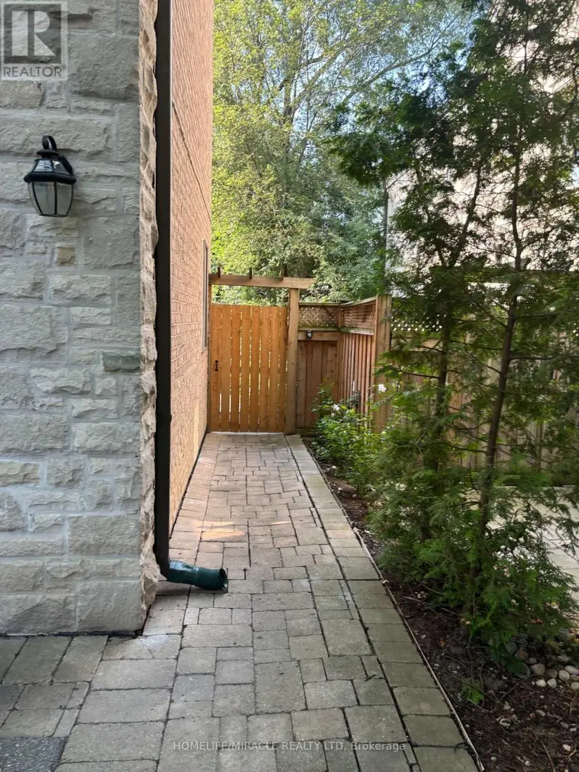 Detached at LOWER - 81 CHESTNUT HILLS PARKWAY, Toronto (Edenbridge-Humber Valley)