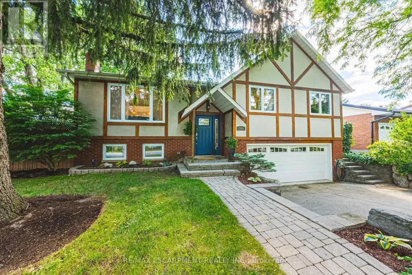Detached at 742 FRANCIS ROAD, Burlington