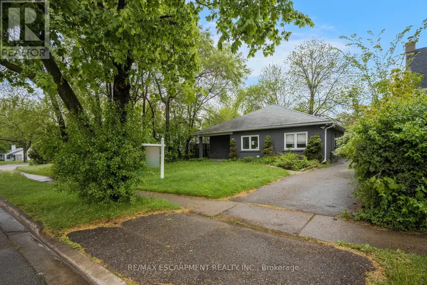 Detached at 16 WOODWARD AVENUE, Brampton