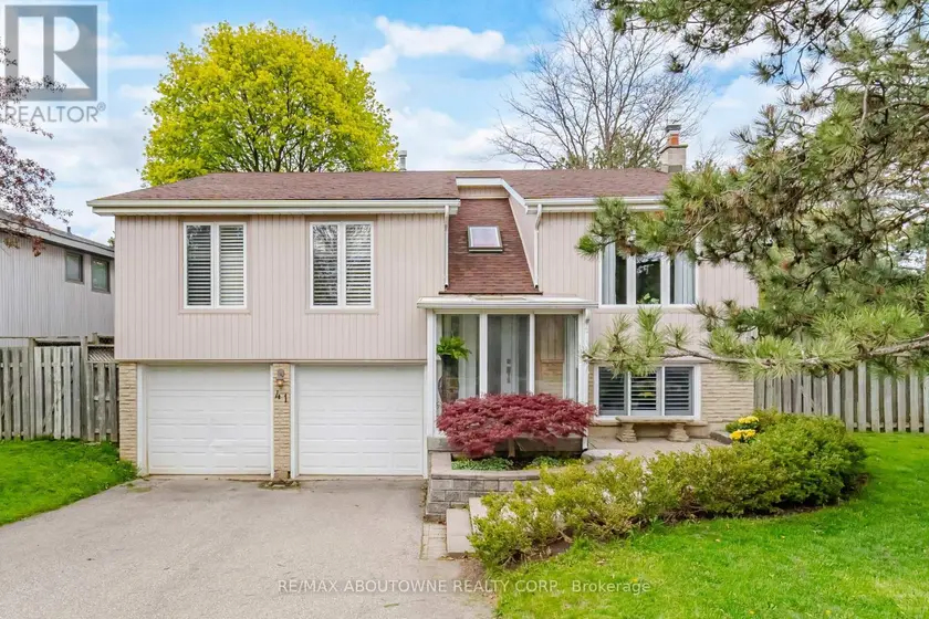 Detached at 41 PLAINSMAN ROAD, Mississauga