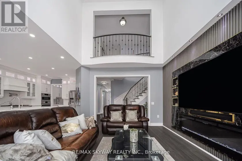 Detached at 44 EAGLESPRINGS CRESCENT, Brampton
