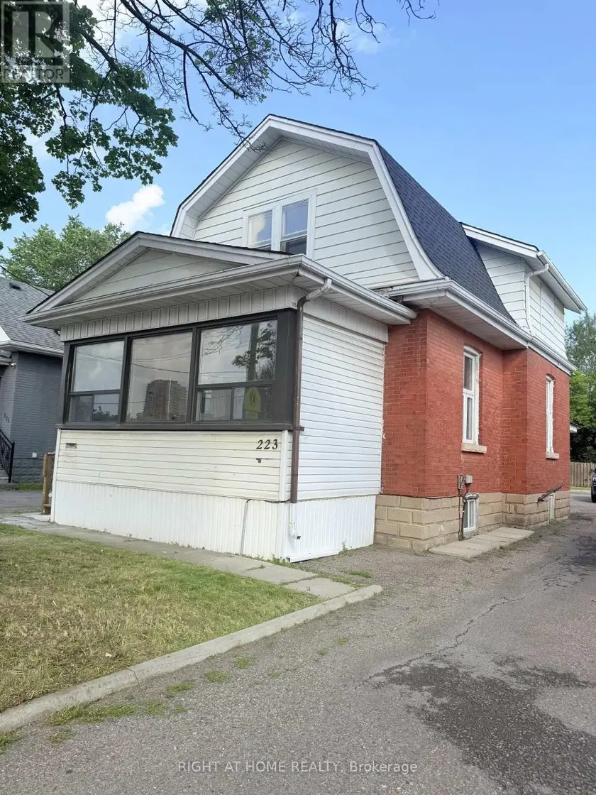 Detached at 223 QUEEN STREET W, Brampton