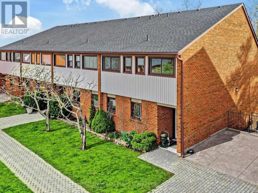 Townhouse at 21 - 530 FALGARWOOD DRIVE, Oakville