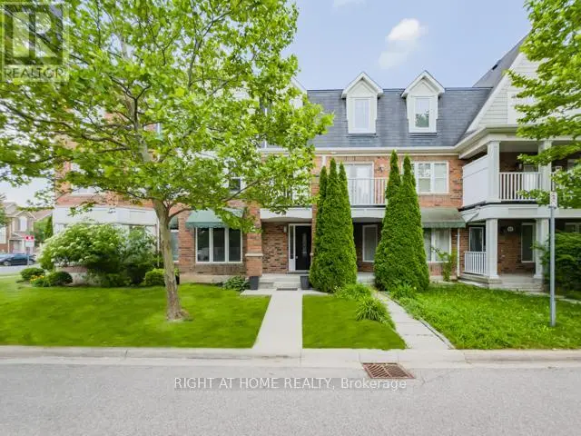 Townhouse at 202 MAGURN GATE, Milton