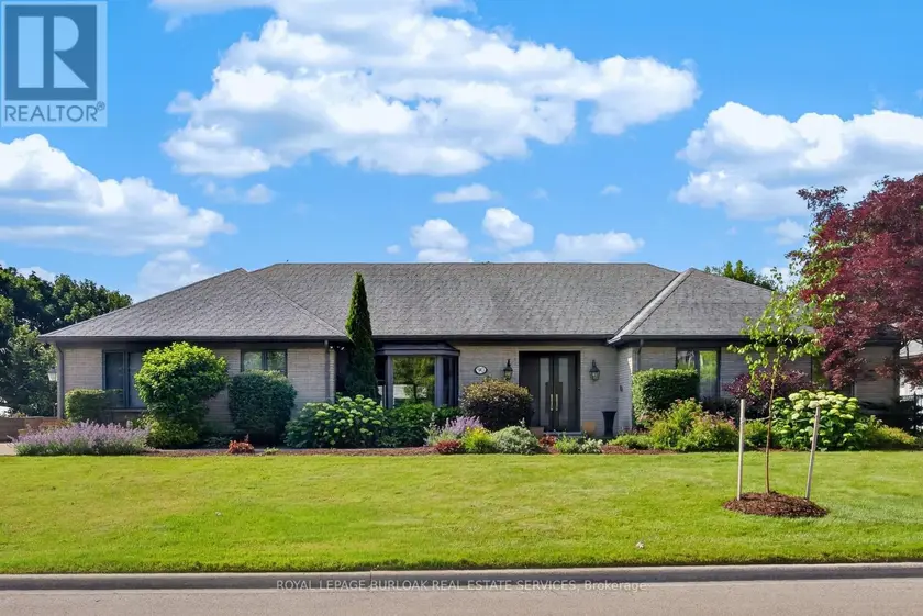 Detached at 90 OAKLANDS PARK COURT, Burlington