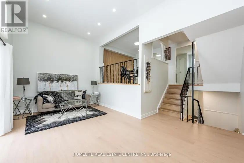 Townhouse at 62 MCCALLUM COURT, Brampton