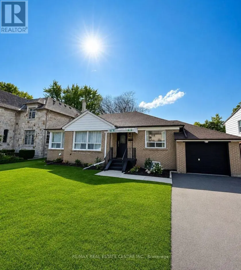 Detached at 24 SMITHWOOD DRIVE, Toronto