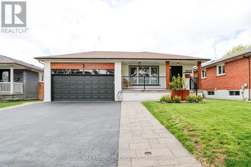 Detached at 3302 CARDROSS ROAD, Mississauga