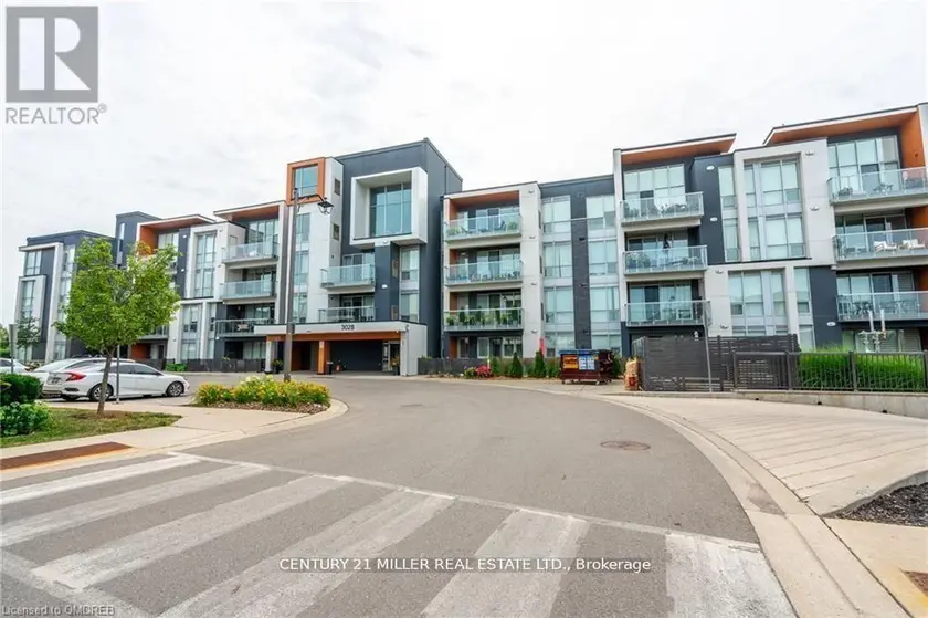 Apartment at # 305 - 3028 CREEKSHORE COMMON, Oakville