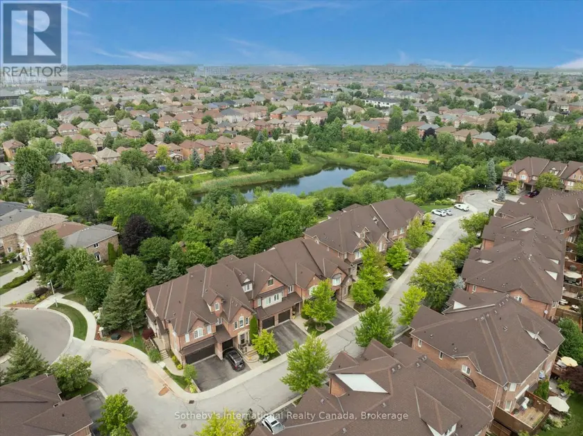 Townhouse at 41 - 300 RAVINEVIEW WAY, Oakville