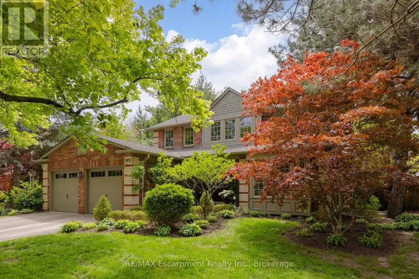 Detached at 392 ASPEN FOREST DRIVE, Oakville