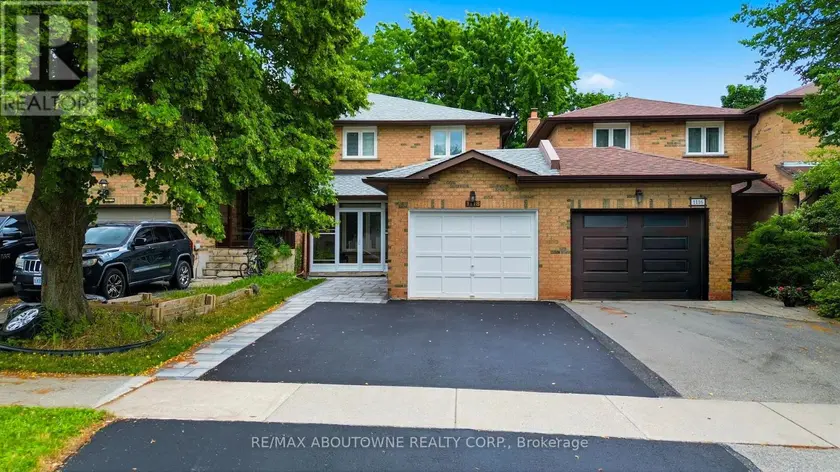 Townhouse at 1118 AVONDALE DRIVE, Oakville