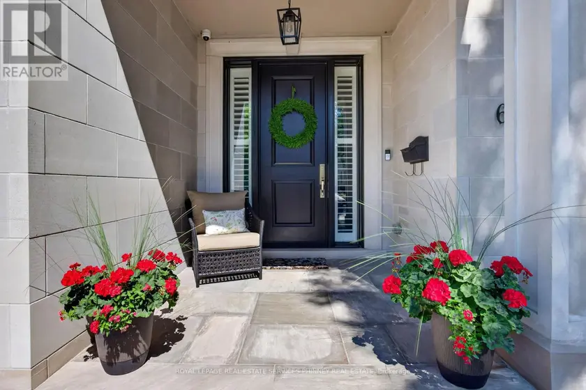 Semi-Detached/Link at 6 IROQUOIS AVENUE, Mississauga