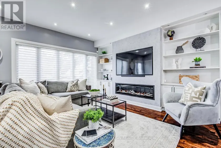 Detached at 888 FOURTH STREET, Mississauga