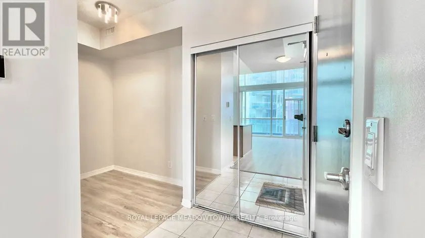 Apartment at 2114 - 223 WEBB DRIVE, Mississauga