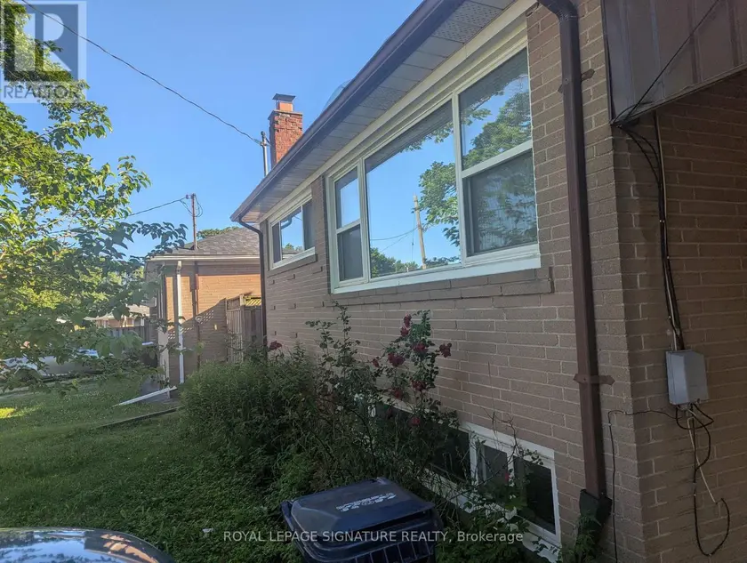 Detached at 6 HEATHERGLEN ROAD, Toronto