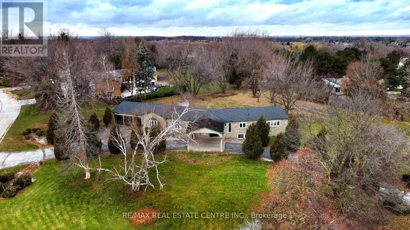 Detached at 20 CRESCENT HILL DRIVE N, Brampton
