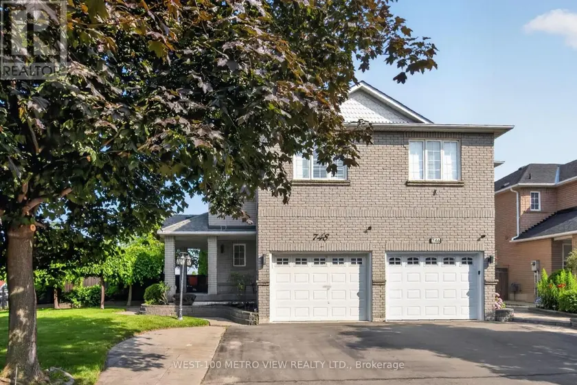Semi-Detached/Link at 748 SUMMER PARK CRESCENT, Mississauga