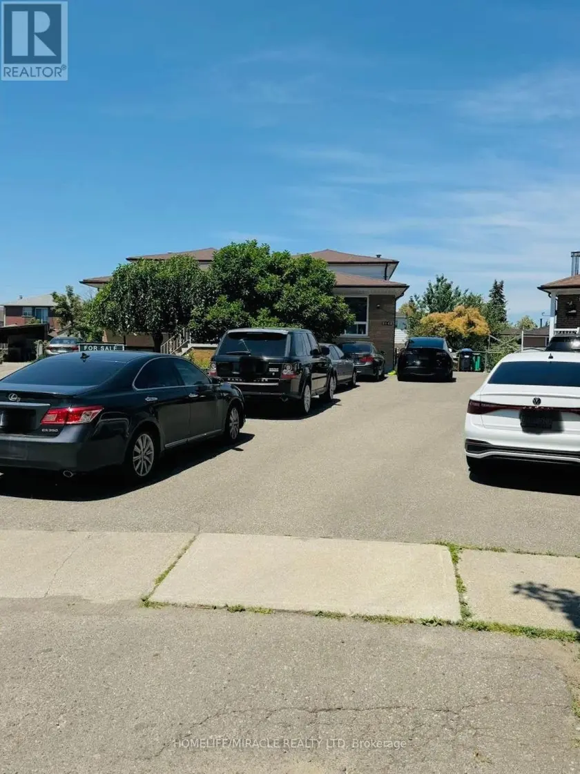 Semi-Detached/Link at 3145 MALLBRIDGE CRESCENT, Mississauga