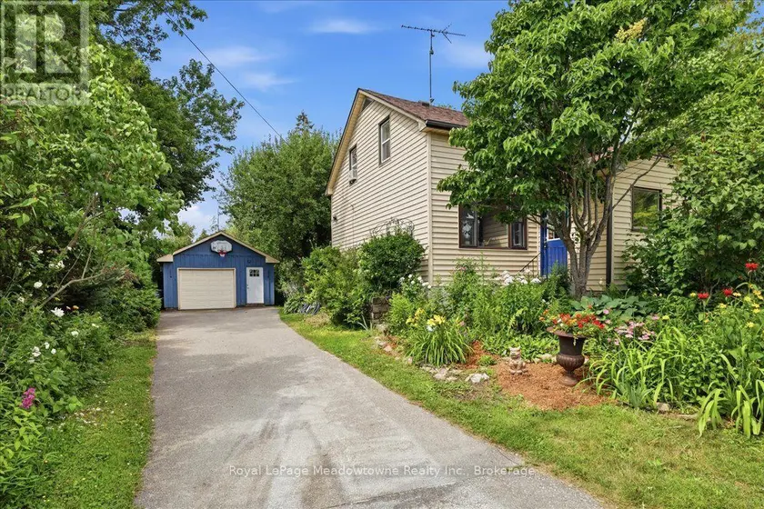 Detached at 11024 FIRST LINE NASSAGAWEYA, Milton