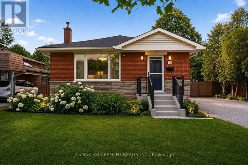 Detached at 715 DRURY LANE, Burlington