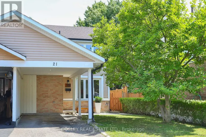 Townhouse at 21 COURTLEIGH SQUARE, Brampton (Heart Lake East)