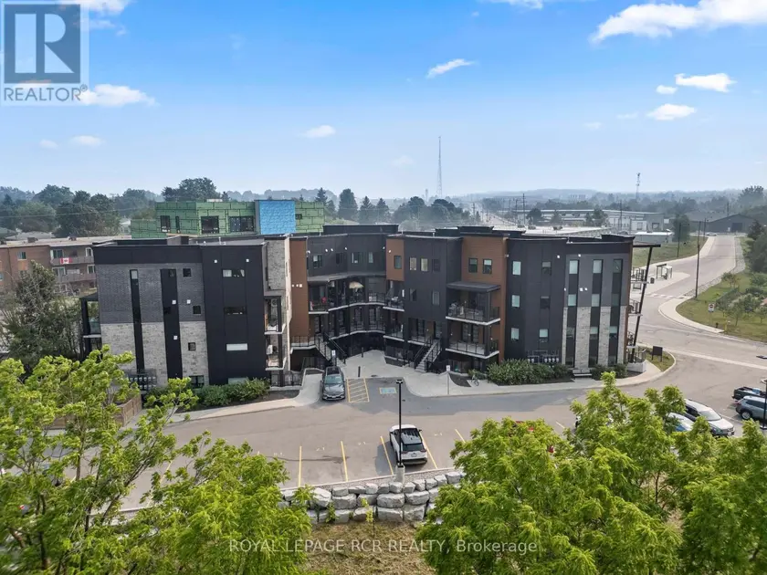 Townhouse at 102 - 17 CENTRE STREET, Orangeville