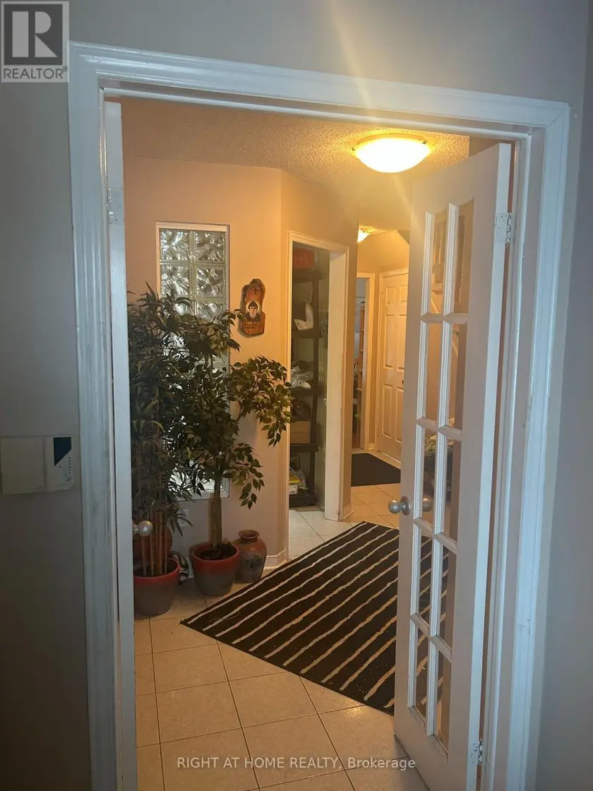Semi-Detached/Link at 5550 COSMIC CRESCENT, Mississauga