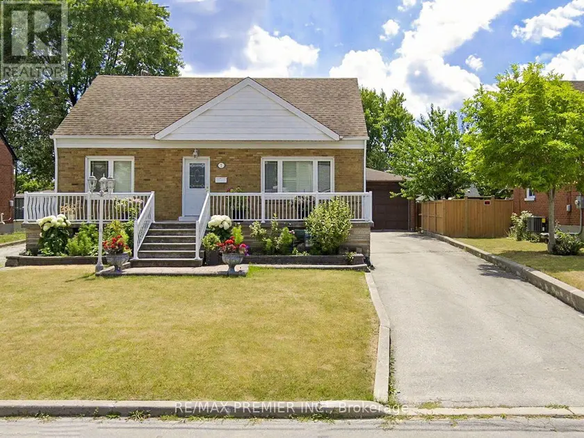 Detached at 7 MAYALL AVENUE, Toronto
