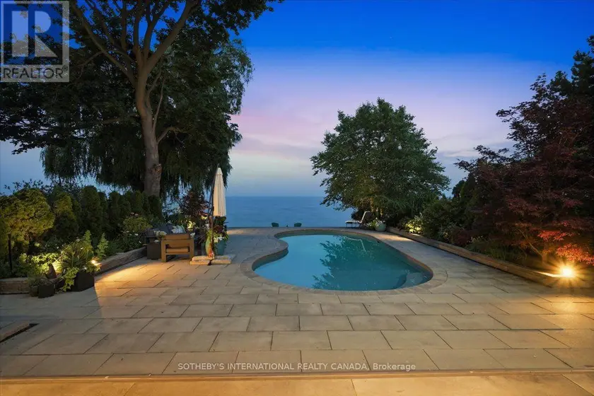 Detached at 102 CUMBERLAND DRIVE, Mississauga