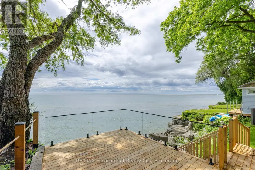 Detached at 21 SECOND STREET, Oakville