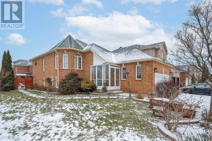 Detached at 687 TWAIN AVENUE, Mississauga