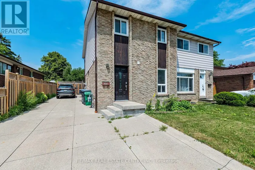 Semi-Detached/Link at UPPER - 937 BLAIRHOLM AVENUE, Mississauga