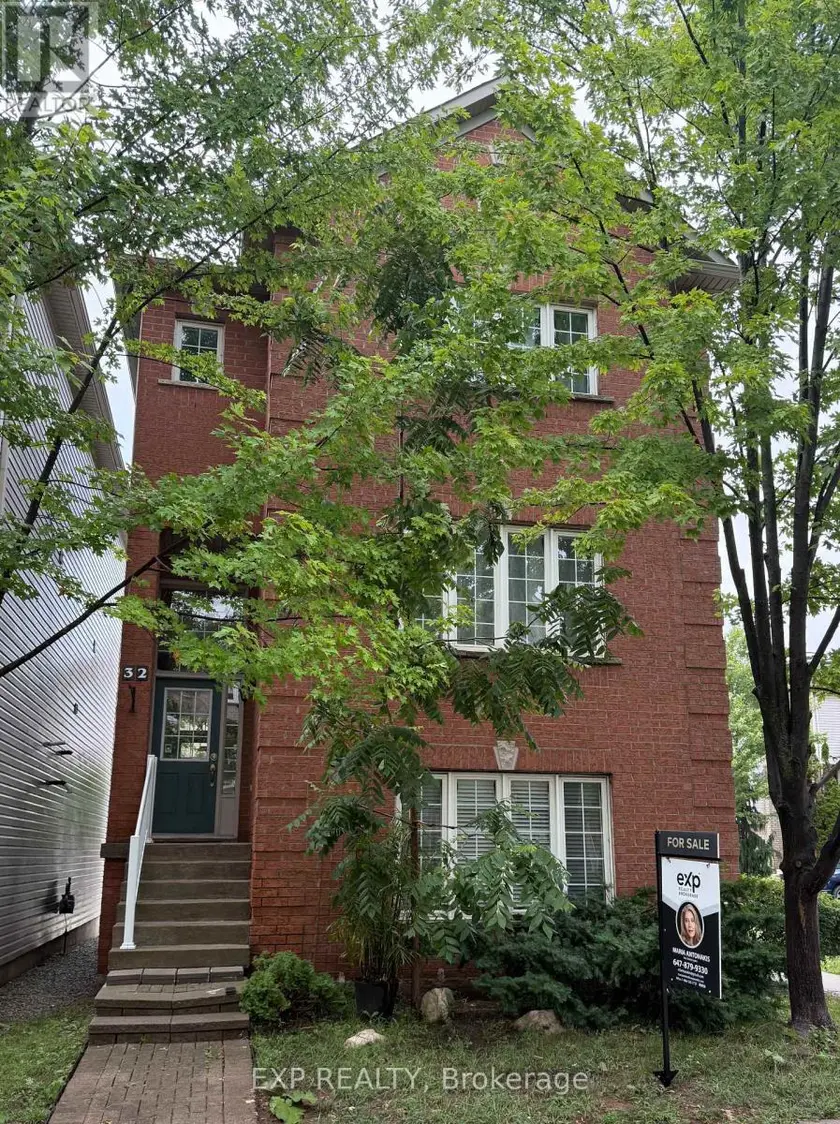 Detached at 32 - 5110 FAIRVIEW STREET, Burlington