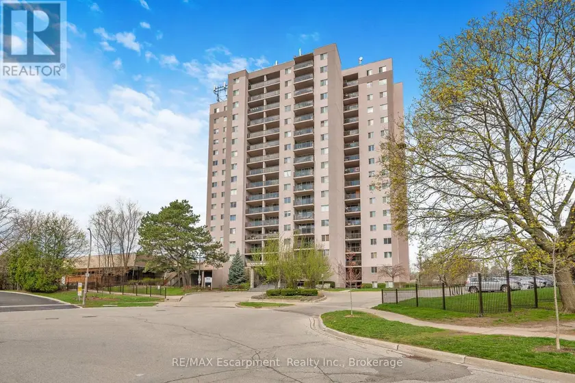 Apartment at 1501 - 975 WARWICK COURT, Burlington