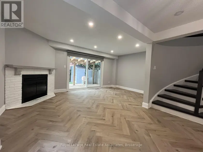 Townhouse at 1112 GABLE DRIVE, Oakville (CV Clearview)