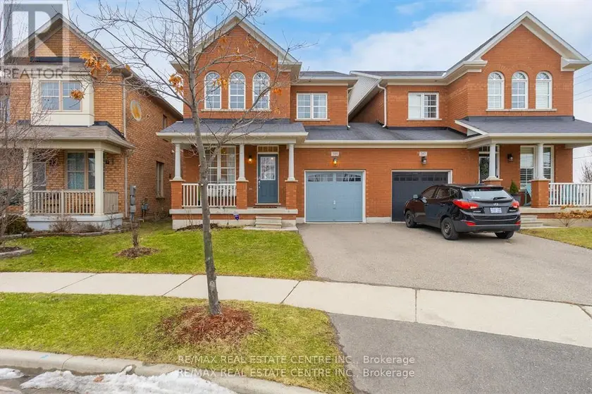 Semi-Detached/Link at BSMT. - 389-1 NAIRN CIRCLE, Milton