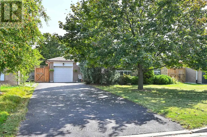 Detached at 8 BEECHWOOD CRESCENT, Brampton