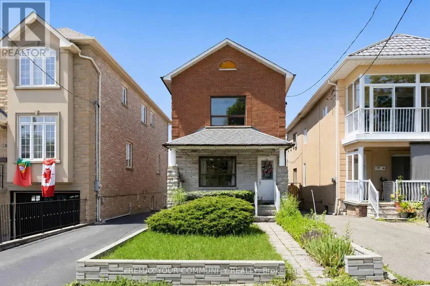 Detached at 32 KIRKNEWTON ROAD, Toronto (Caledonia-Fairbank)