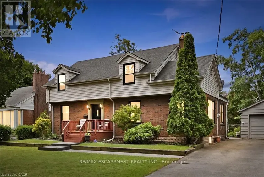 Detached at 938 CLOVERLEAF DRIVE, Burlington