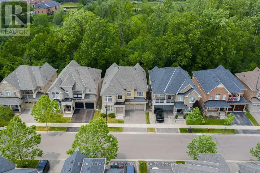 Detached at 332 MCGIBBON DRIVE, Milton