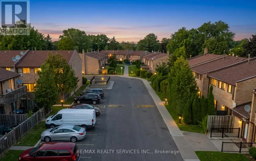 Townhouse at 50 - 2605 WOODCHESTER DRIVE, Mississauga