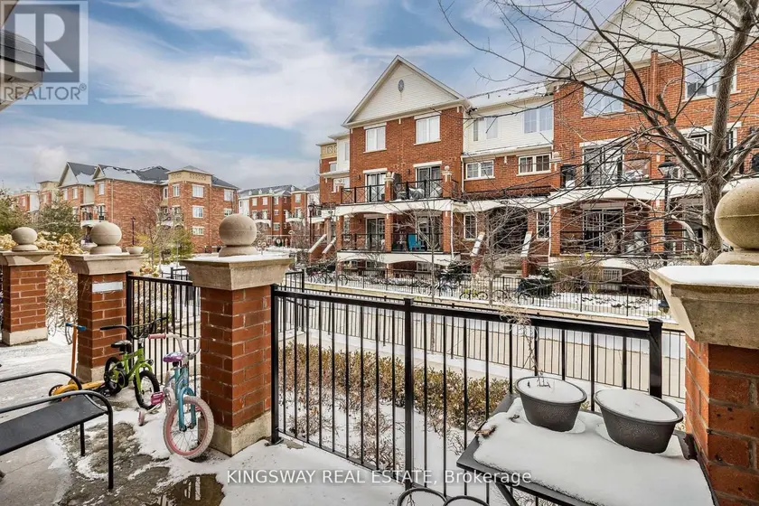 Townhouse at 32 - 2480 POST ROAD, Oakville