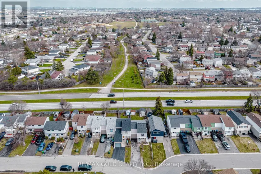 Townhouse at 34 JACKMAN DRIVE, Brampton